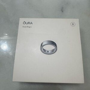 Oura Ring 4 in Silver